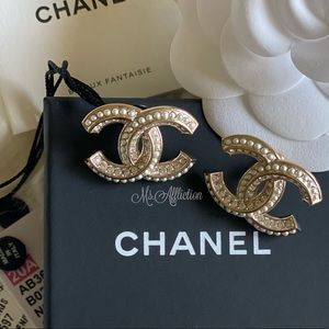 CHANEL NWT CC XL Gold Crystal Pearl Earrings
